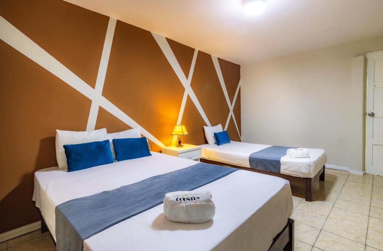 Hotel Country Trujillo Encalada Eksteriør bilde