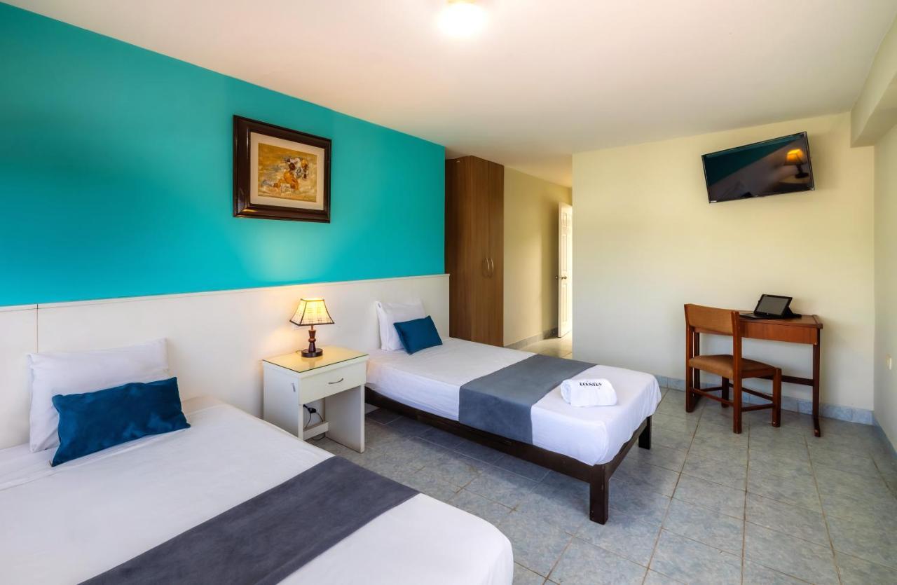 Hotel Country Trujillo Encalada Eksteriør bilde